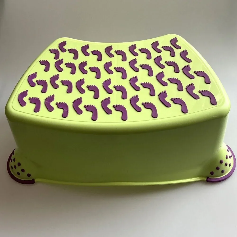 KIDS STEP STOOL PURPLE FEET
